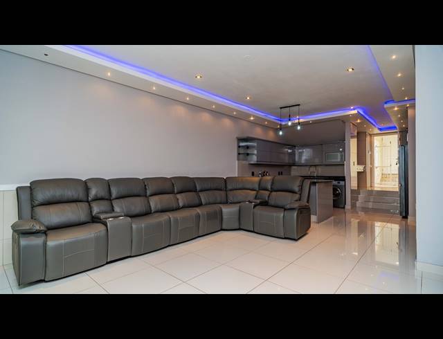 2 BEDROOM APARTMENT FOR SALE IN LA LUCIA